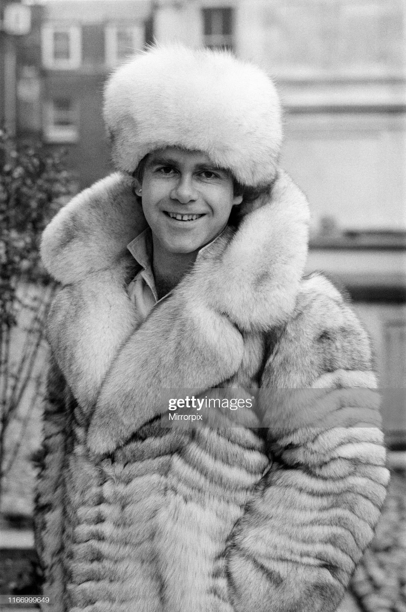 elton-john-pictured-at-the-inn-on-the-park-london-30th-october-1978-picture-id1166999649