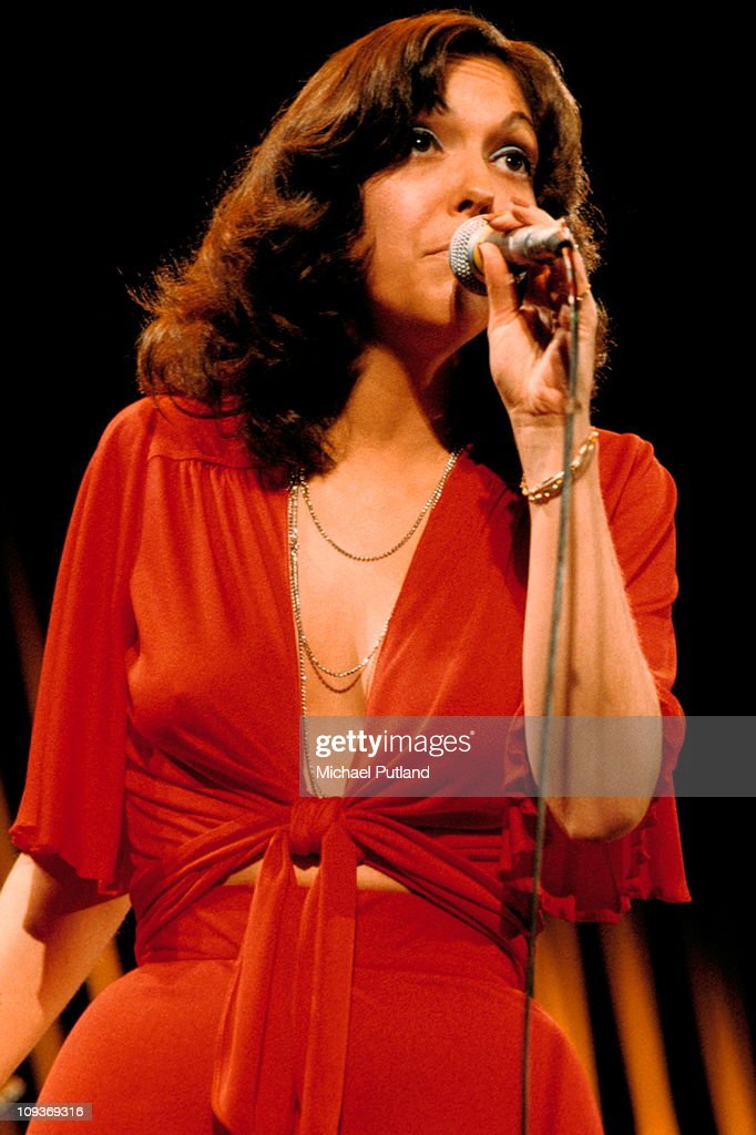 the-carpenters-perform-on-stage-london-22nd-february-1974-karen-picture-id109369316